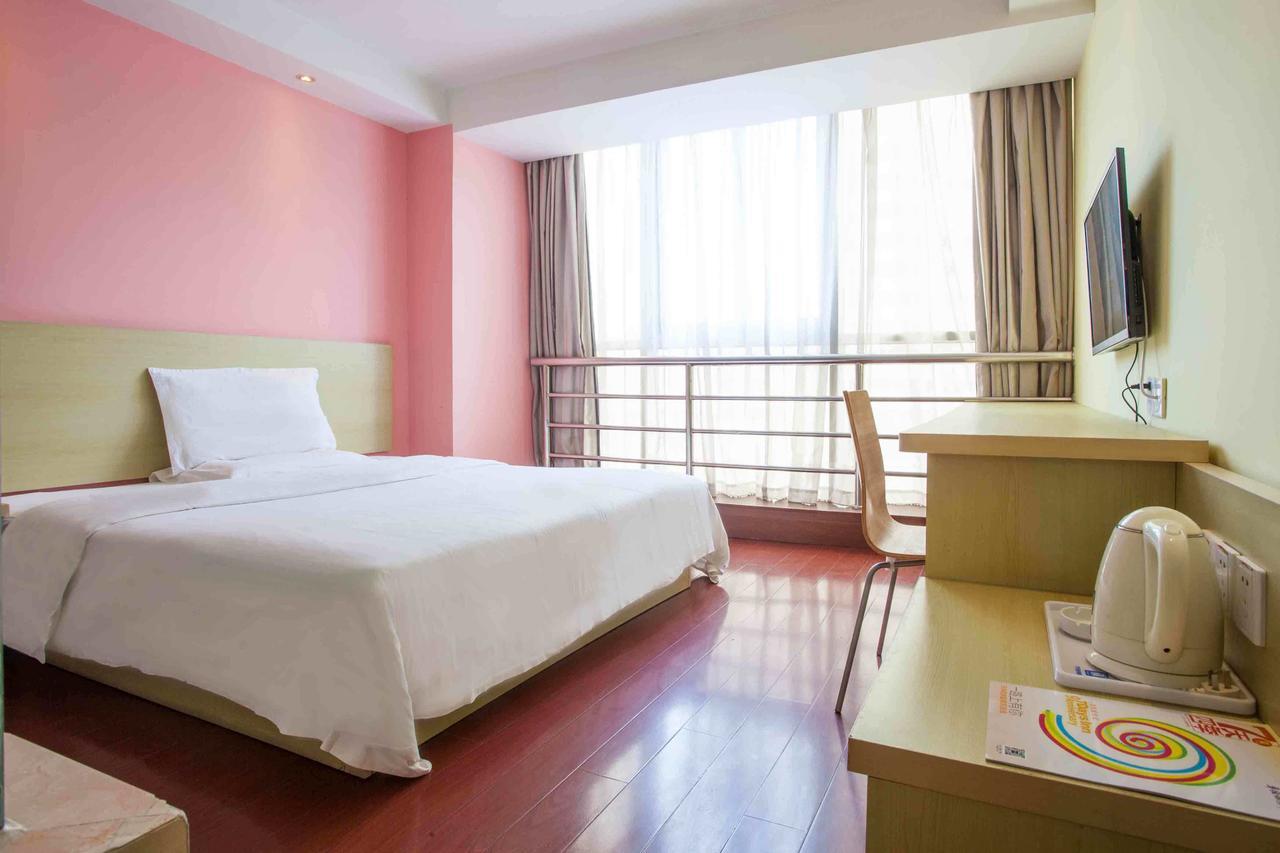 7Days Inn Xianning Hot Spring Pedestrian Street Shopping Park Exterior photo