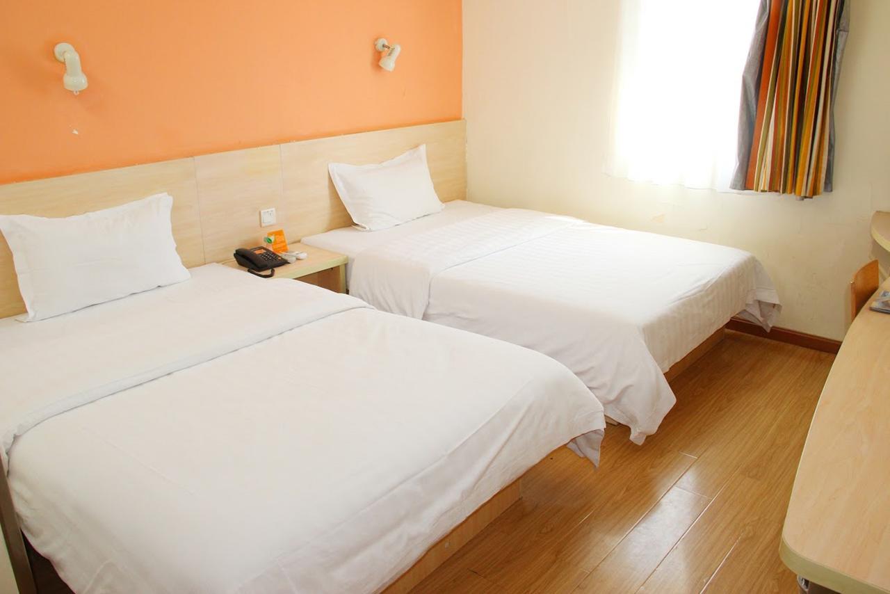 7Days Inn Xianning Hot Spring Pedestrian Street Shopping Park Exterior photo