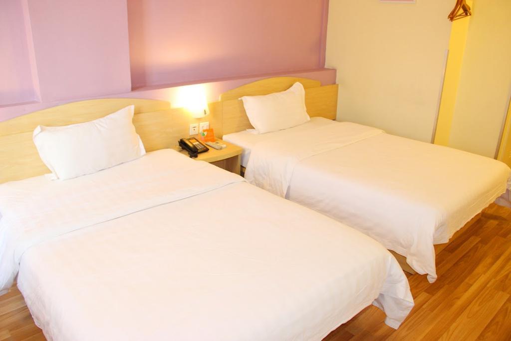 7Days Inn Xianning Hot Spring Pedestrian Street Shopping Park Exterior photo